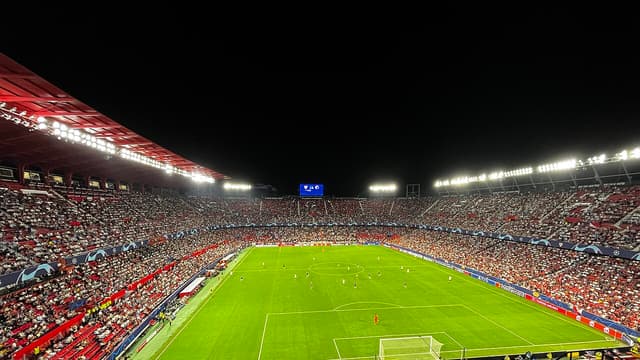 Luis García Plaza prévient : « Un Barça incroyable » attend le Séville FC au Sánchez Pizjuán