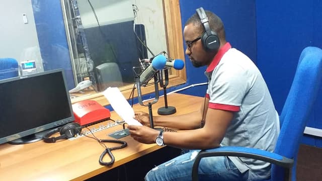 Patrick Muyaya exclut l'AFC/M23 du dialogue national et presse l'opposition de clarifier sa position