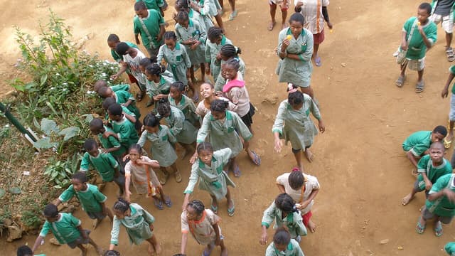 Madagascar : près de la moitié des enseignants publics sont des « maîtres Fram » payés par les parents