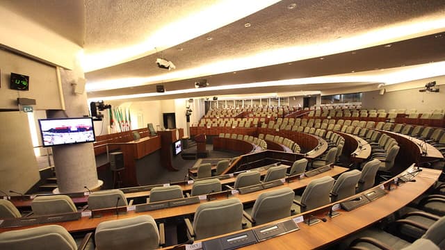 Le Parlement algérien convoqué en urgence pour une possible intervention au Niger