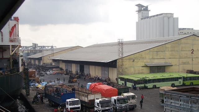 Congestion record au port d'Abidjan : le coton africain bloqué menace la filière