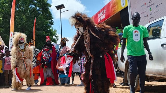 Relais de la flamme des JOJ Dakar 2026 : Khaby Lame et Omar Sy parmi les derniers porteurs