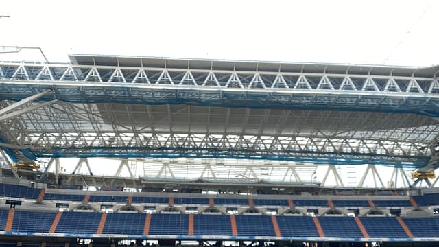 Le Real Madrid installe son blason géant sur la façade du Santiago Bernabéu