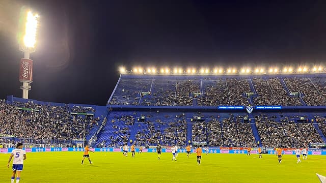Simón Escobar renoue avec Vélez, le Barça voit son intérêt refroidir