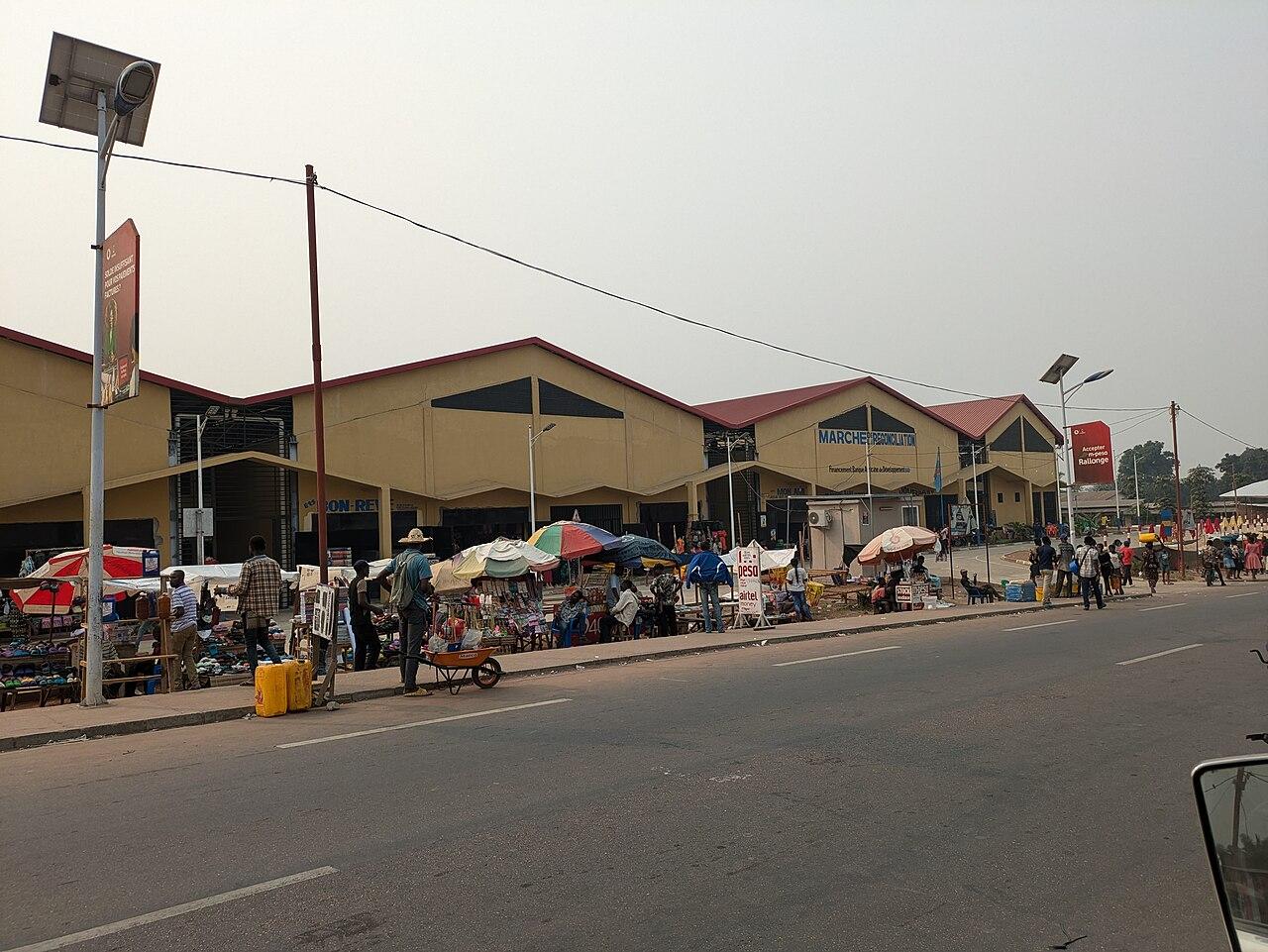 La CADECO verse les salaires des fonctionnaires à Inongo, Tshikapa, Walikale et Mweka