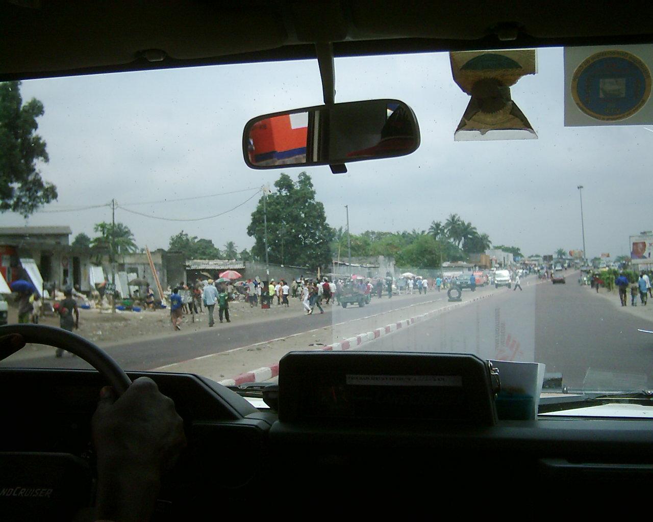 Kinshasa : l'absence d'éclairage public perturbe la circulation nocturne sur le boulevard Lumumba