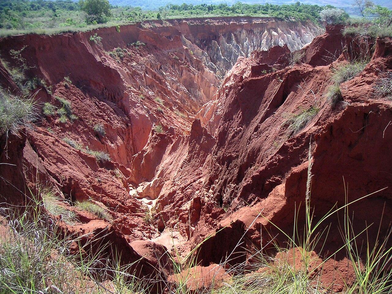 Érosion et ensablement menacent l'agriculture et le lac de l'Itasy à Madagascar