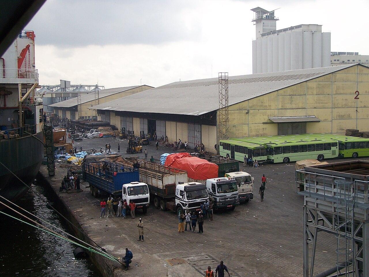 Congestion record au port d'Abidjan : le coton africain bloqué menace la filière