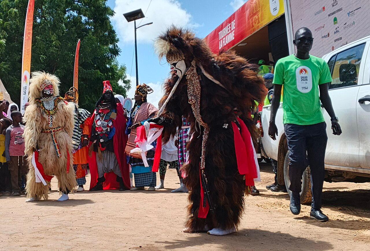 Relais de la flamme des JOJ Dakar 2026 : Khaby Lame et Omar Sy parmi les derniers porteurs
